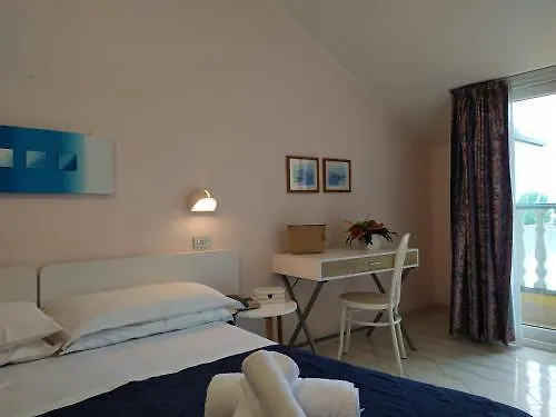 Tre Rose فندق ريميني